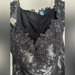 Oleg Cassini mermaid Gown black fits a size 10